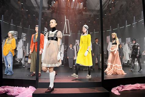 sfilata gucci milano gennaio 2020|Milano Fashion Week 2020: la scenografia della .